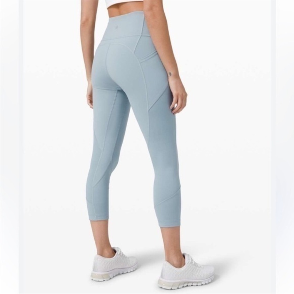 TNA Aritzia Highrise Powder Blue Leggings With Mesh Panels Size Small
